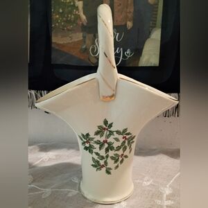 VTG Formalities By Braum Bros ceramic Holly Vase Basket Christmas winter decor